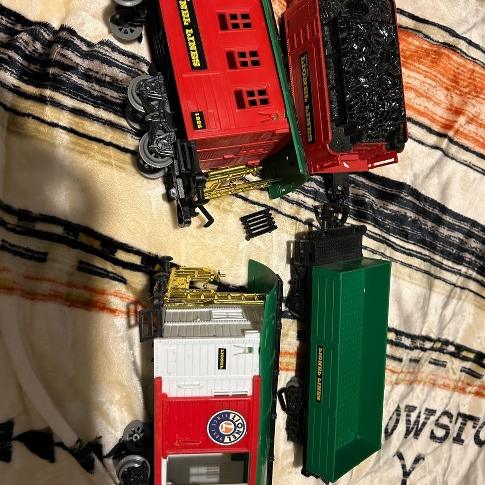 Lionel trains 4 random